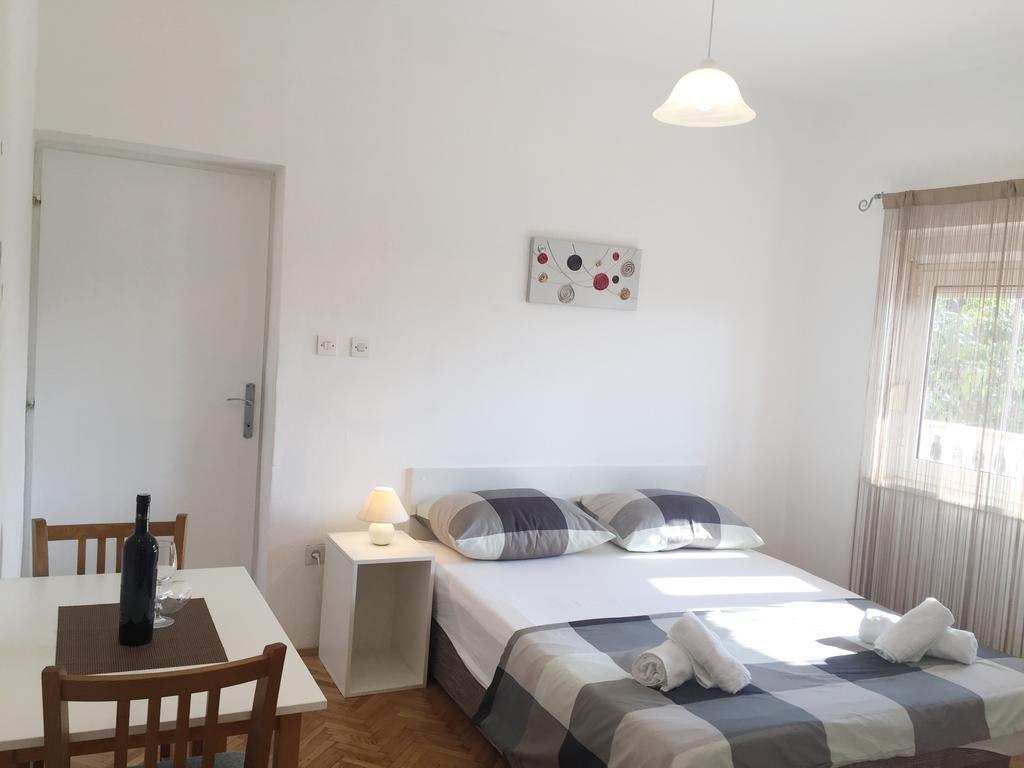 Nina Apartament *